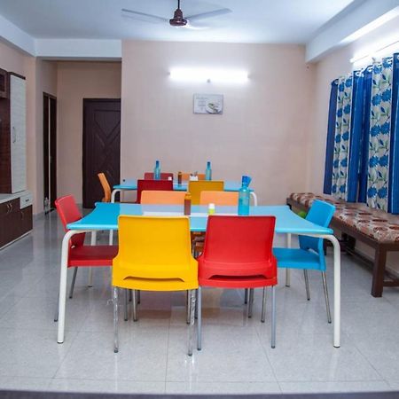 Jindal Residency Males Only Vandrarhem Siliguri Exteriör bild