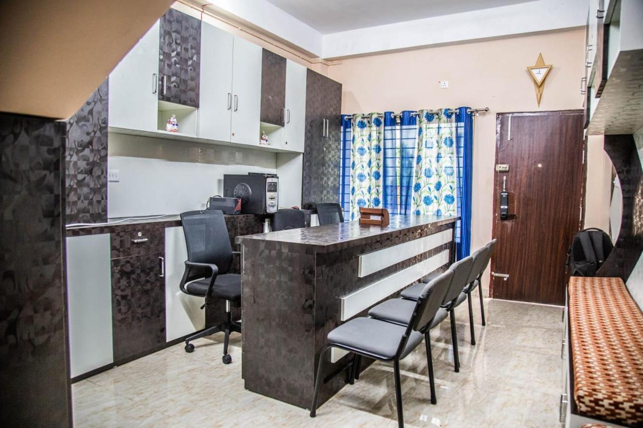 Jindal Residency Males Only Vandrarhem Siliguri Exteriör bild
